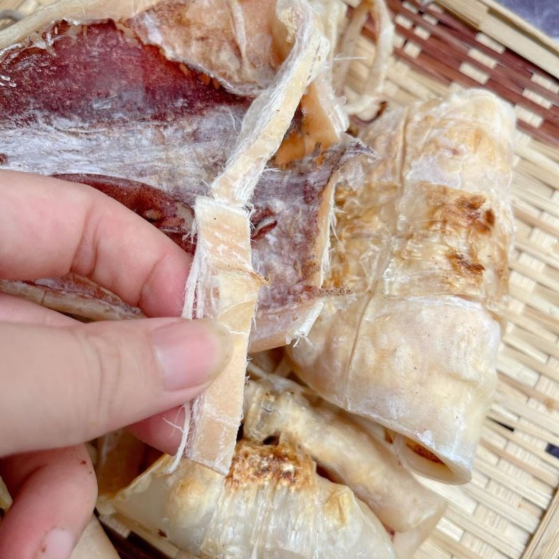 Bước 2 Nướng và xé nhỏ khô mực Mực khô rim sa tế