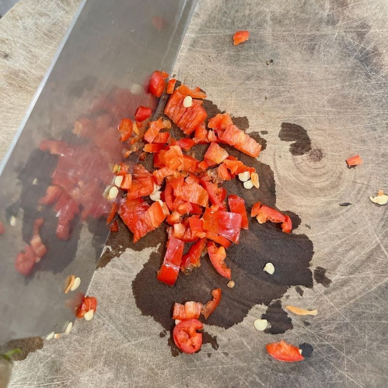 Bước 1 Sơ chế nguyên liệu Mực khô rim sa tế