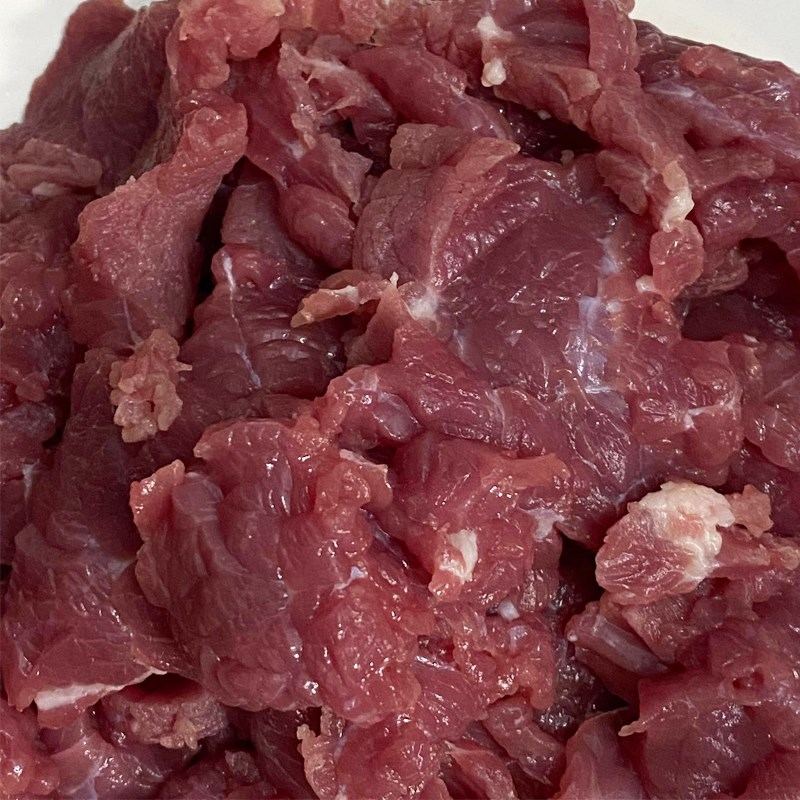 Bước 1 Sơ chế nguyên liệu Nui xào bò sốt cà chua