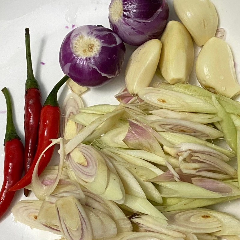 Bước 1 Sơ chế nguyên liệu Cá hú chiên sả ớt