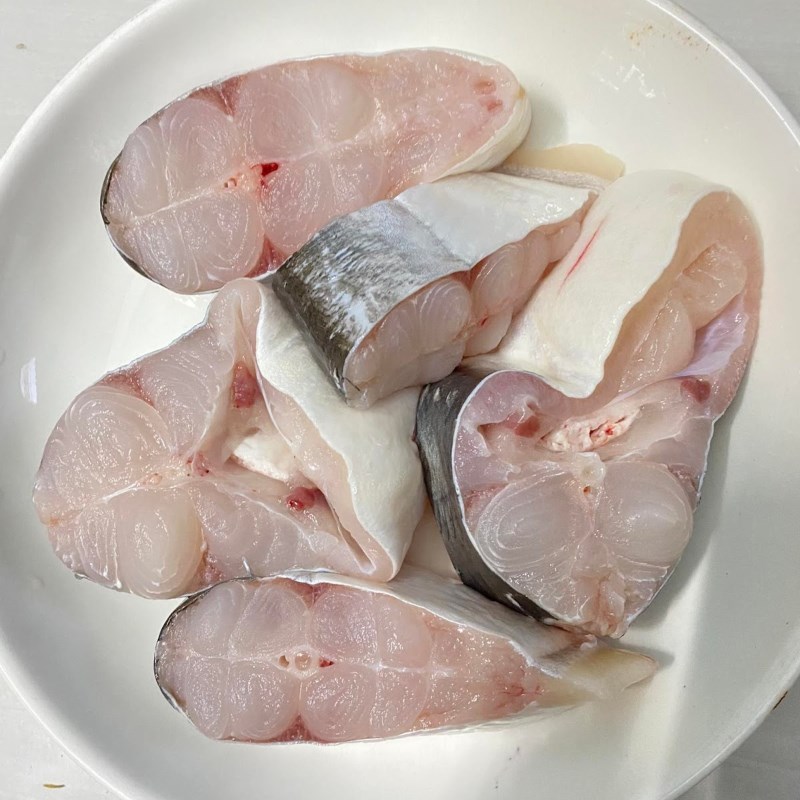 Bước 1 Sơ chế nguyên liệu Cá hú chiên sả ớt