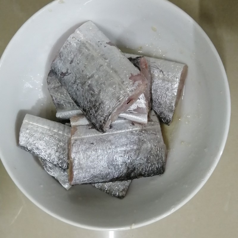 Bước 1 Sơ chế và ướp cá Cá hố chiên giòn