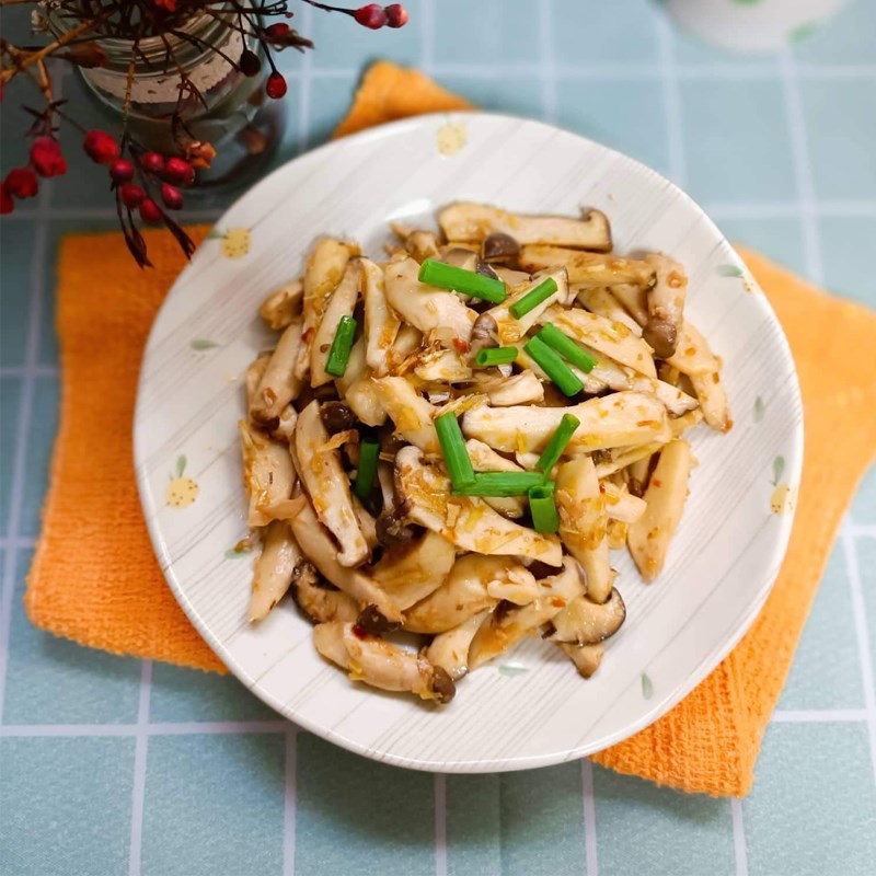 Bước 3 Thành phẩm Nấm đùi gà kho sả ớt