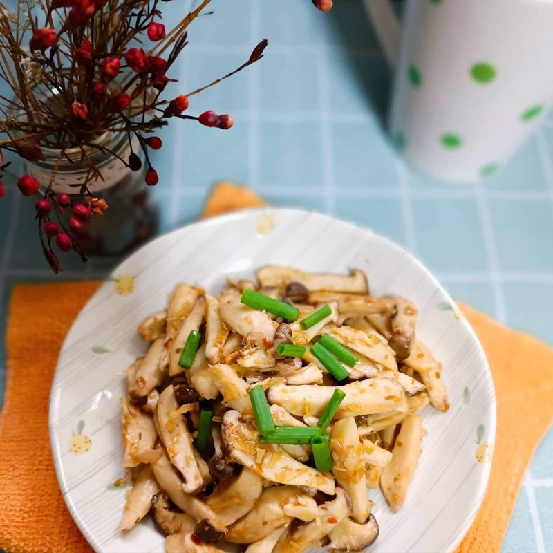 Bước 3 Thành phẩm Nấm đùi gà kho sả ớt