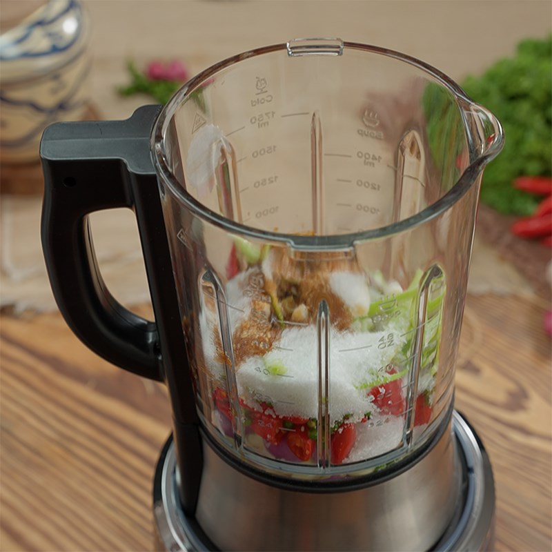 Bước 2 Xay nguyên liệu Sốt nướng muối ớt