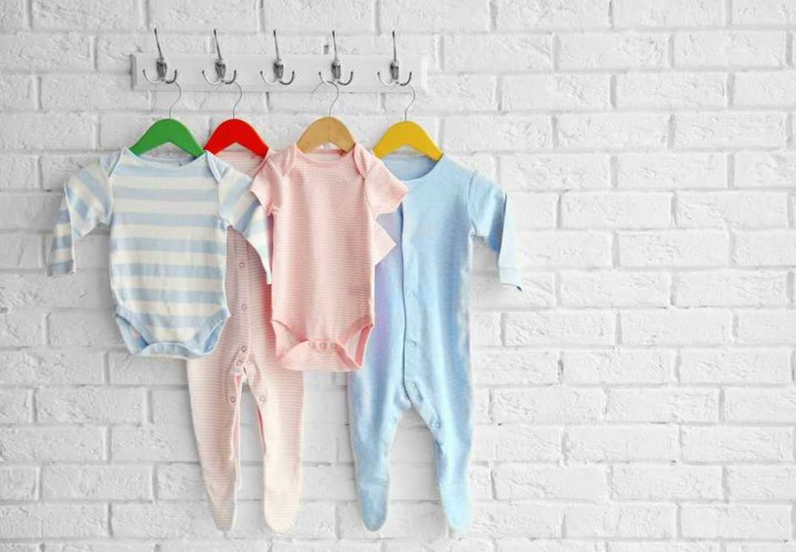 Nước giặt D-nee giúp xóa sạch vết bẩn cứng đầu