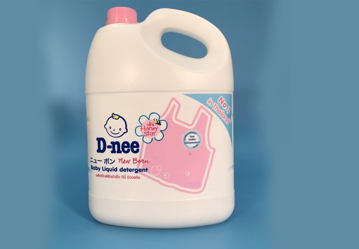 Nước giặt D-nee được đóng gói cẩn thận trong can