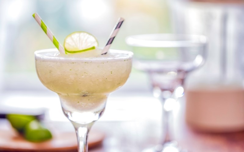 M&aacute;y xay c&oacute; c&ocirc;ng dụng l&agrave;m cocktail đ&ocirc;ng lạnh 