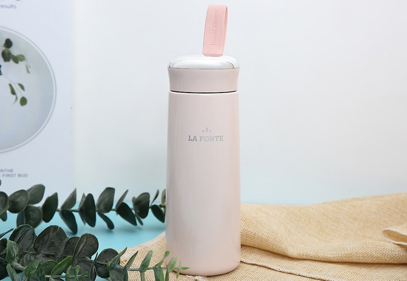 Thiết kế vừa tay, c&oacute; quai x&aacute;ch tiện lợi 