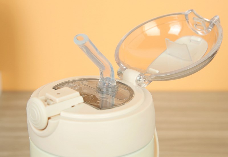 Trang bị ống h&uacute;t Silicone tiện lợi 