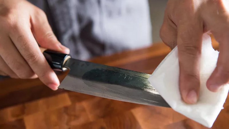 Bảo quản dao th&eacute;p carbon kh&ocirc;ng bị gỉ s&eacute;t