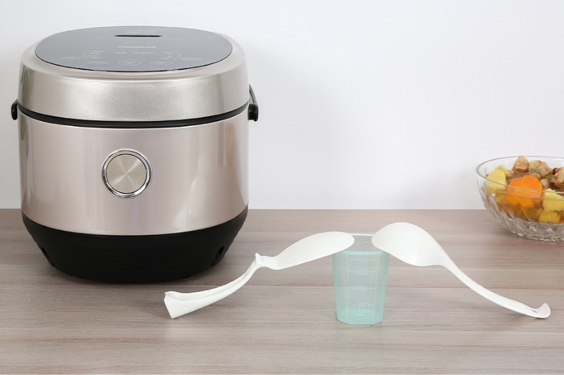 Nồi cơm điện tử Kangaroo 1.8 l&iacute;t KG18DR12