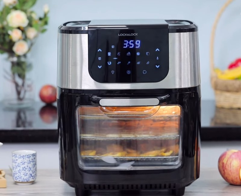 Tr&aacute;i c&acirc;y sấy kh&ocirc; từ l&ograve; chi&ecirc;n kh&ocirc;ng dầu