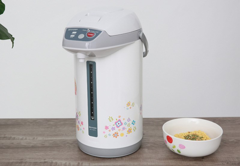 B&igrave;nh c&oacute; kh&oacute;a r&oacute;t nước, gi&uacute;p tr&aacute;nh bị bỏng