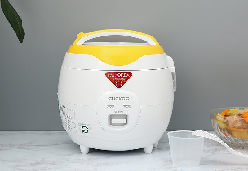 Nồi cơm nắp gài Cuckoo 1.08 lít CR-0671