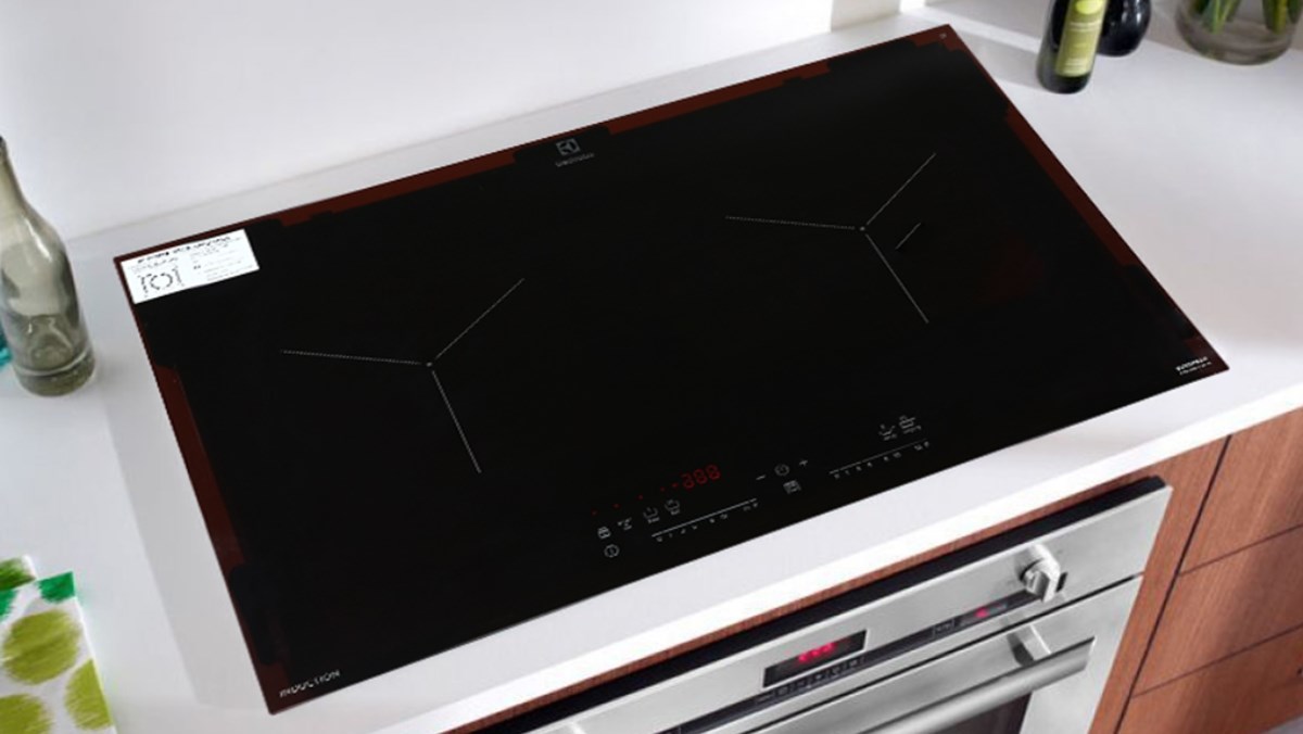 So sánh bếp từ đôi Electrolux ehi7280bb và  ehi7260bb