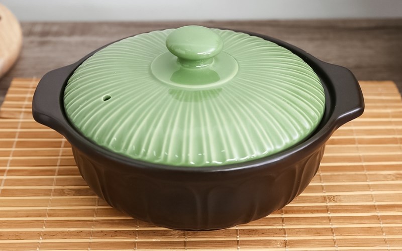 Nồi đất hoa sen nắp sứ 18 cm Dong hwa 402