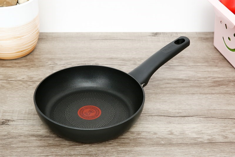 Chảo chống dính Tefal đa dạng giá thành