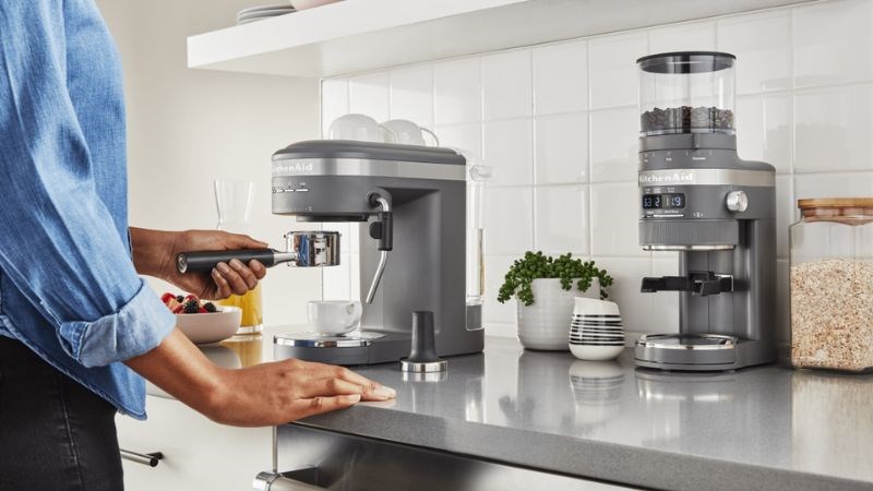 M&aacute;y pha c&agrave; ph&ecirc; b&aacute;n tự động sẽ cho bạn ly c&agrave; ph&ecirc; theo &yacute; muốn