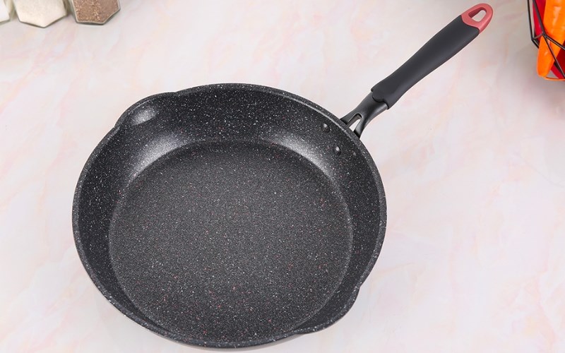 Chảo nh&ocirc;m chống d&iacute;nh v&acirc;n đ&aacute; đ&aacute;y từ 30 cm Kangaroo KG661XL