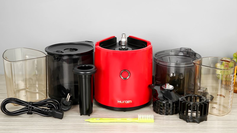 M&aacute;y &eacute;p chậm m&agrave;u đỏ đến từ nh&agrave; Hurom, sang trọng, hiện đại, dễ vệ sinh