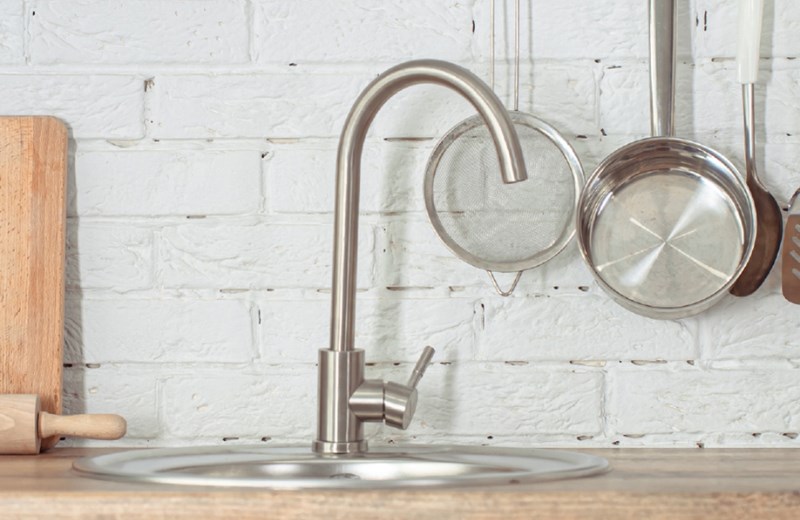 V&ograve;i rửa ch&eacute;n n&oacute;ng lạnh tăng &aacute;p inox 304 Malloca K569-SN