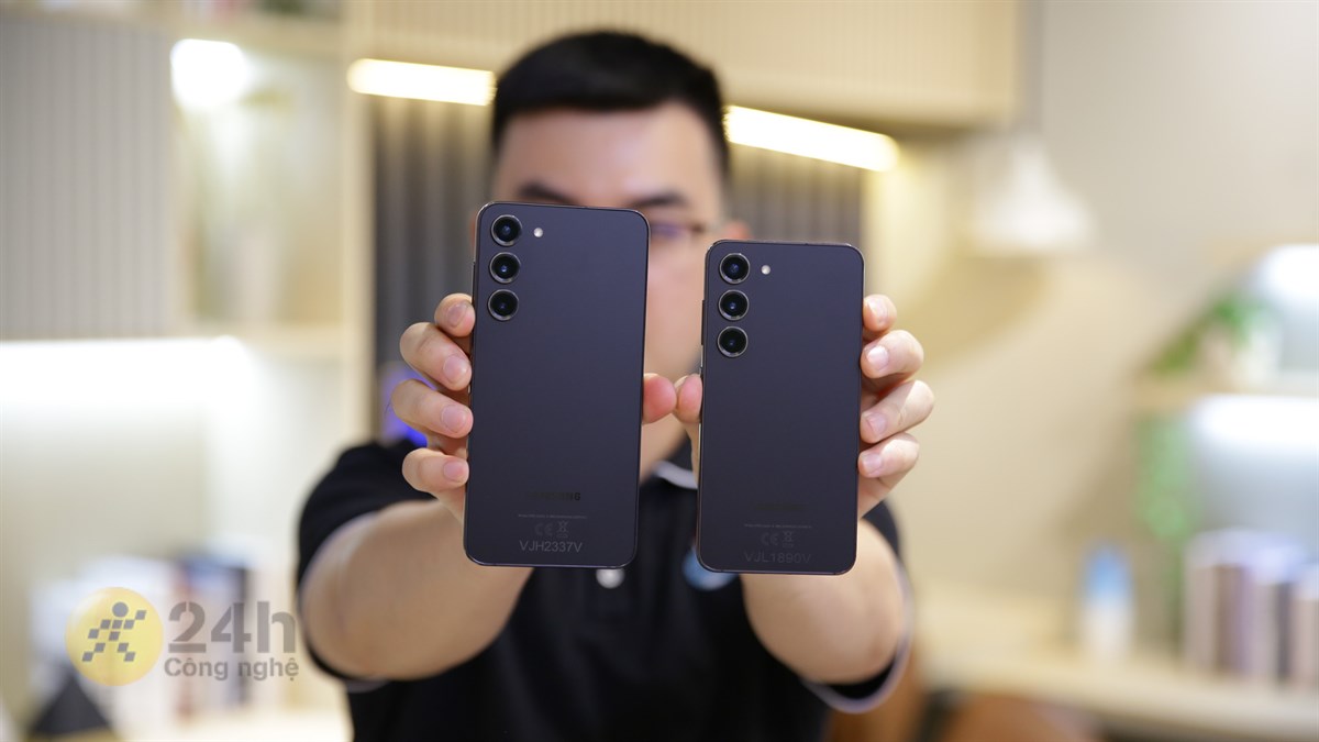 Galaxy S23+ (trái) có ngoại hình tổng thể không thay đổi quá nhiều so với thế hệ trước Galaxy S23+ (trái) có ngoại hình tổng thể không thay đổi quá nhiều so với thế hệ trước