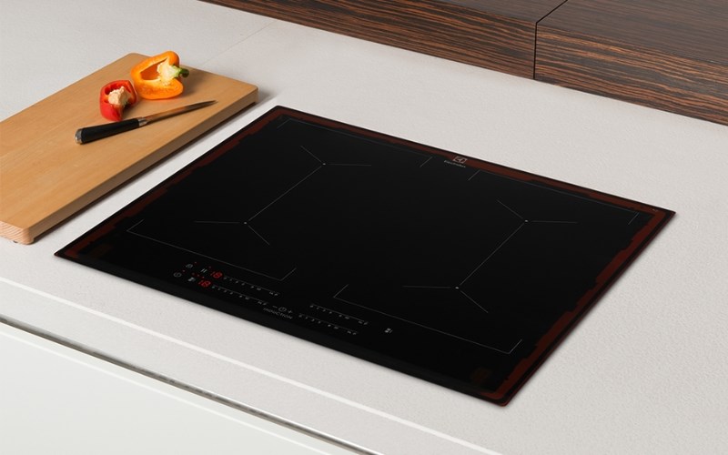 Bếp từ 4 v&ugrave;ng nấu lắp &acirc;m Electrolux EIV644 được trang bị 4 v&ugrave;ng nấu