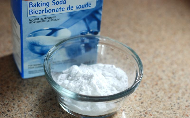 Dùng baking soda để làm sạch nồi cơm điện bị cháy