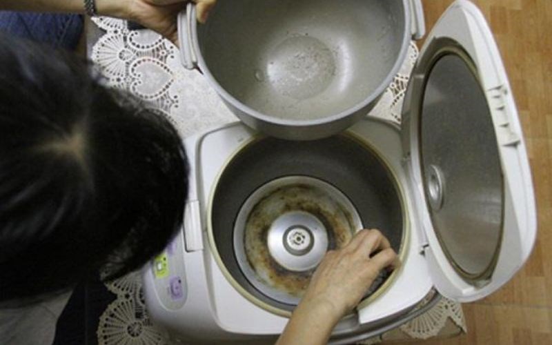 Nồi cơm điện k&eacute;m chất lượng