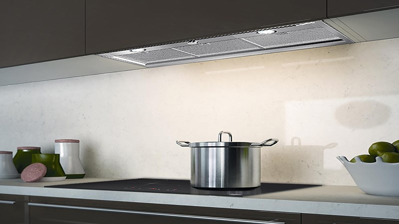 Lắp máy hút mùi sai cách