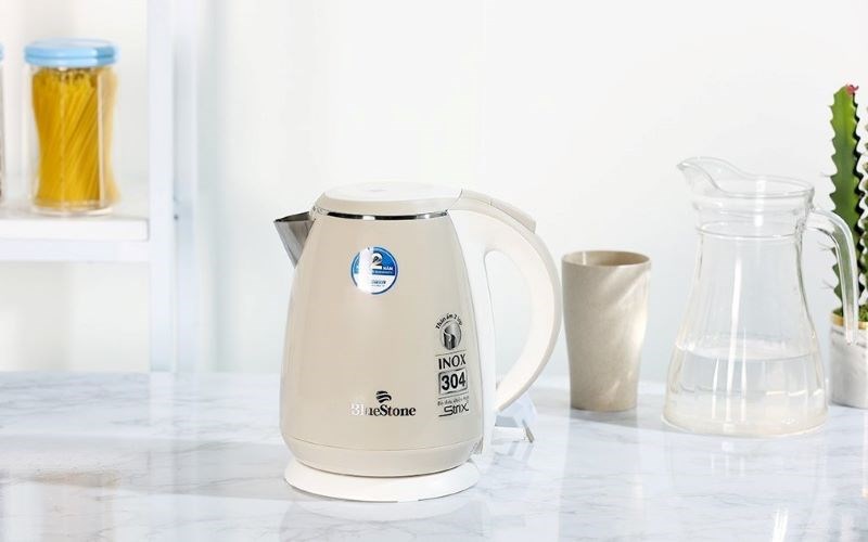 Ấm si&ecirc;u tốc BlueStone 1.5 l&iacute;t KTB-3453 kem