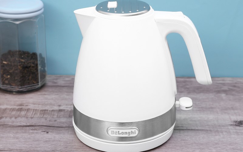 B&igrave;nh đun si&ecirc;u tốc Delonghi 1 l&iacute;t KBLA2000.W