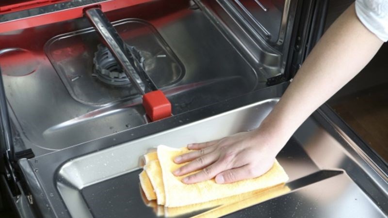 Không vệ sinh máy thường xuyên