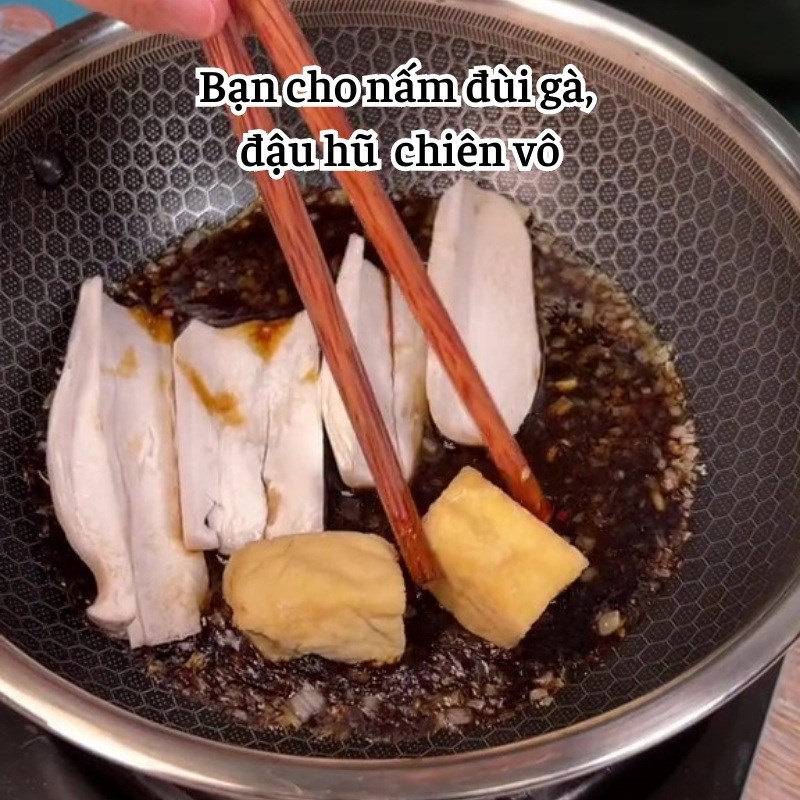 Bước 3 Xào nấm đùi gà Phá lấu chay