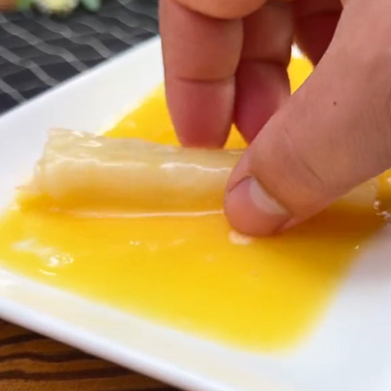 Bước 2 Chiên chả giò phô mai Chả giò phô mai