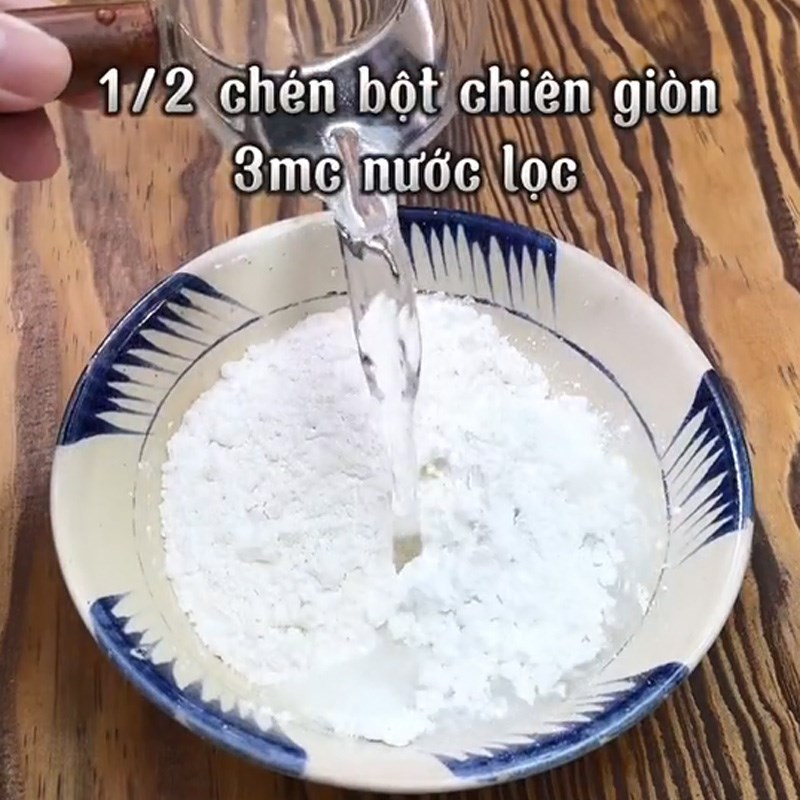 Bước 2 Chiên trứng cút lộn Cút lộn chiên nước mắm