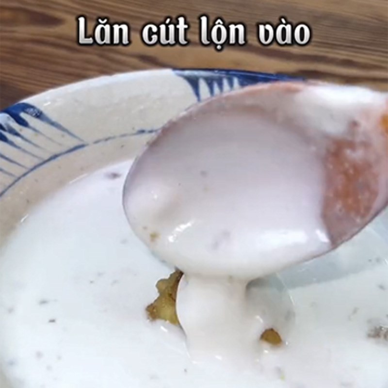 Bước 2 Chiên trứng cút lộn Cút lộn chiên nước mắm