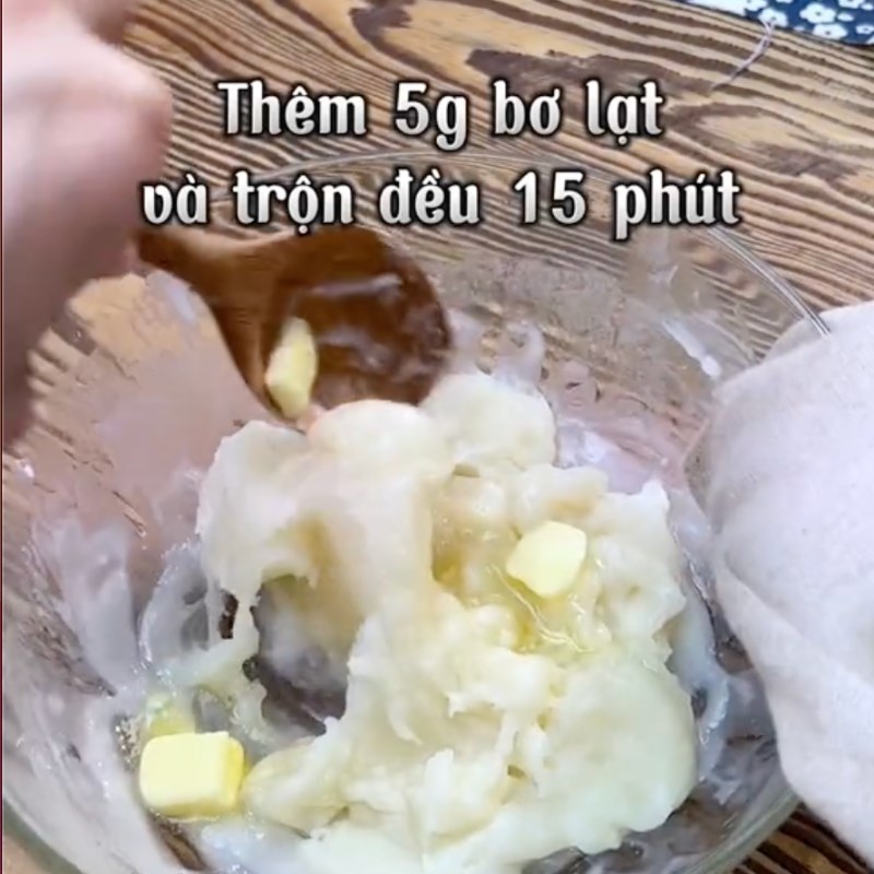 Bước 2 Làm chín bột Bánh mochi trà xanh chấm kem sữa