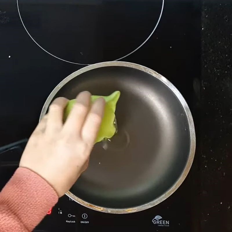 Bước 2 Làm mỡ hành hàu nướng bằng bếp nướng điện