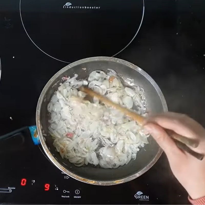 Bước 2 Làm mỡ hành hàu nướng bằng bếp nướng điện