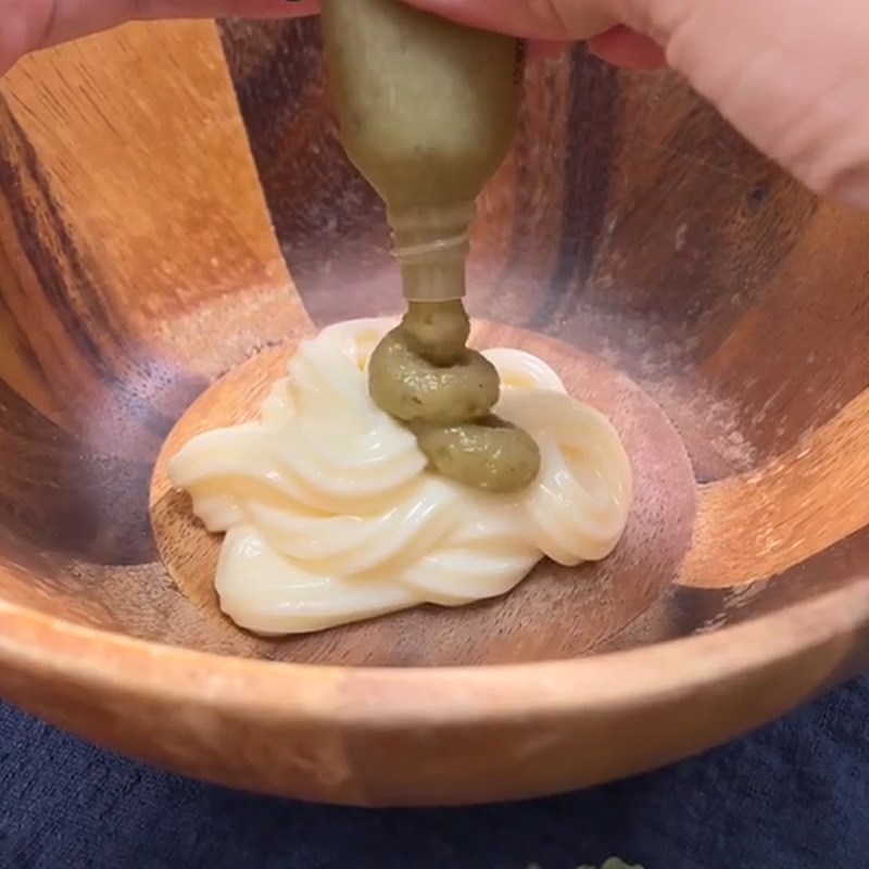 Bước 3 Làm sốt mayonnaise mù tạc Tôm chiên giòn sốt mayonnaise mù tạc