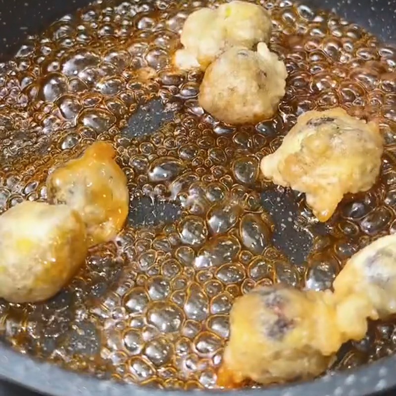 Bước 3 Làm sốt nước mắm và trộn trứng lộn với sốt Cút lộn chiên nước mắm