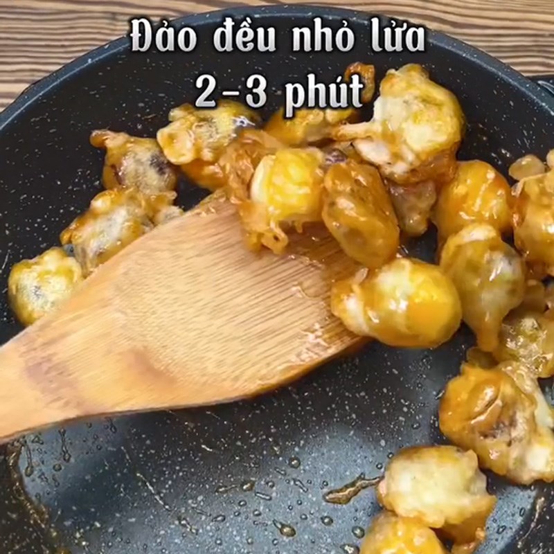 Bước 3 Làm sốt nước mắm và trộn trứng lộn với sốt Cút lộn chiên nước mắm