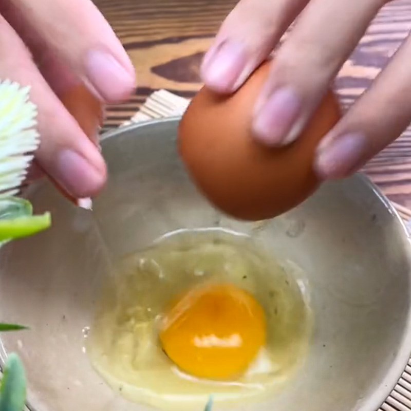 Bước 2 Nêm trứng Trứng chiên tàu hủ sốt sa tế