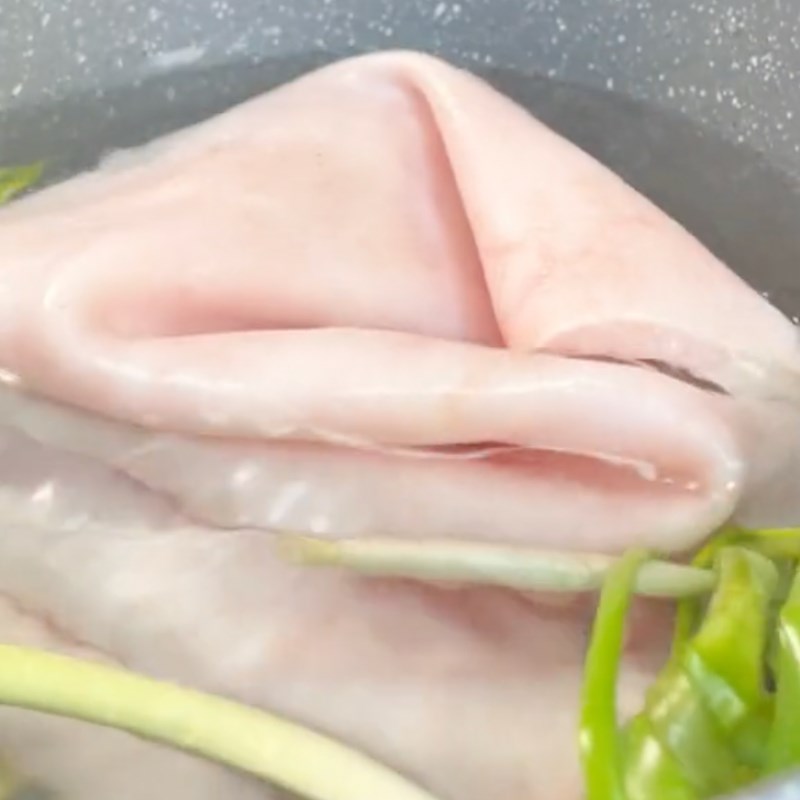 Bước 1 Sơ chế da heo Da heo nướng muối ớt