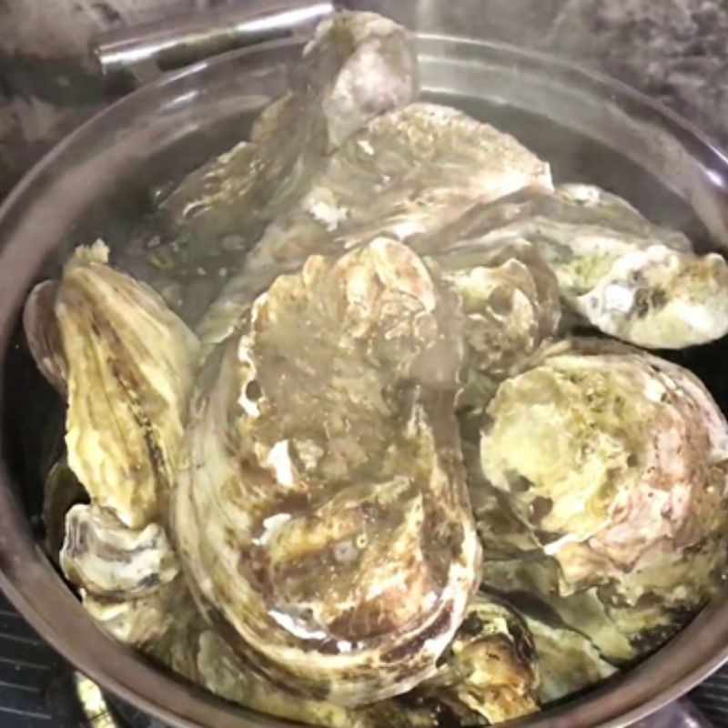 Bước 1 Sơ chế nguyên liệu hàu nướng bằng bếp nướng điện