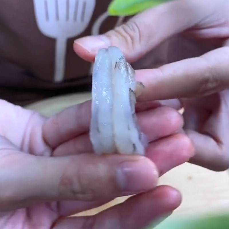 Bước 1 Sơ chế nguyên liệu Tôm chiên giòn sốt mayonnaise mù tạc