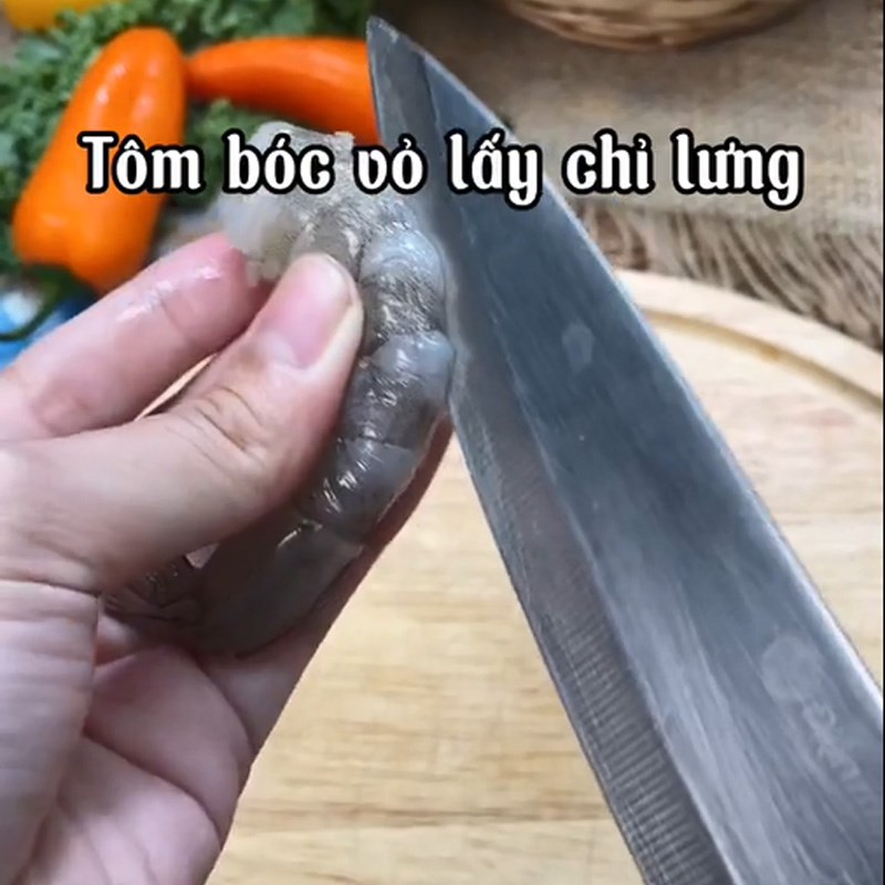 Bước 1 Sơ chế nguyên liệu Tôm chiên giòn sốt mayonnaise mù tạc