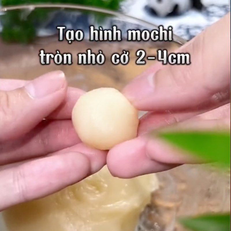 Bước 3 Tạo hình bánh mochi Bánh mochi trà xanh chấm kem sữa
